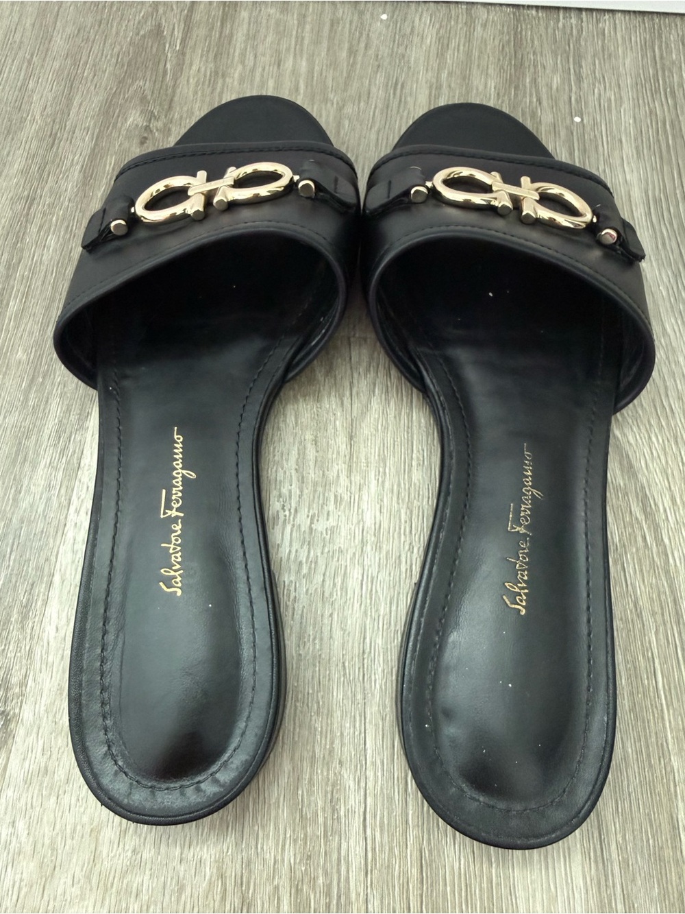 Salvatore Ferragamo Black Leather Slide Sandals with Gold Gancini - Picture 4 of 8